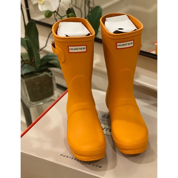 Hunter Shoes - NWT *HUNTER* Original Short Rain Boots … *MARIGOLD* … Size: US 8